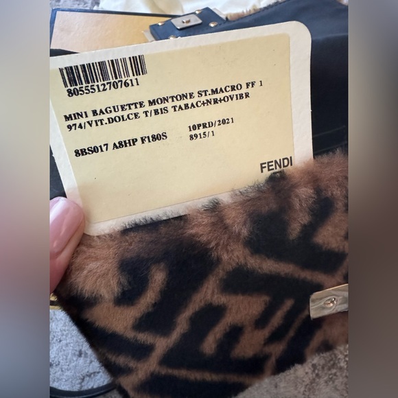 Fendi Baguette Mini shearling sheepskin bag - Picture 5 of 12